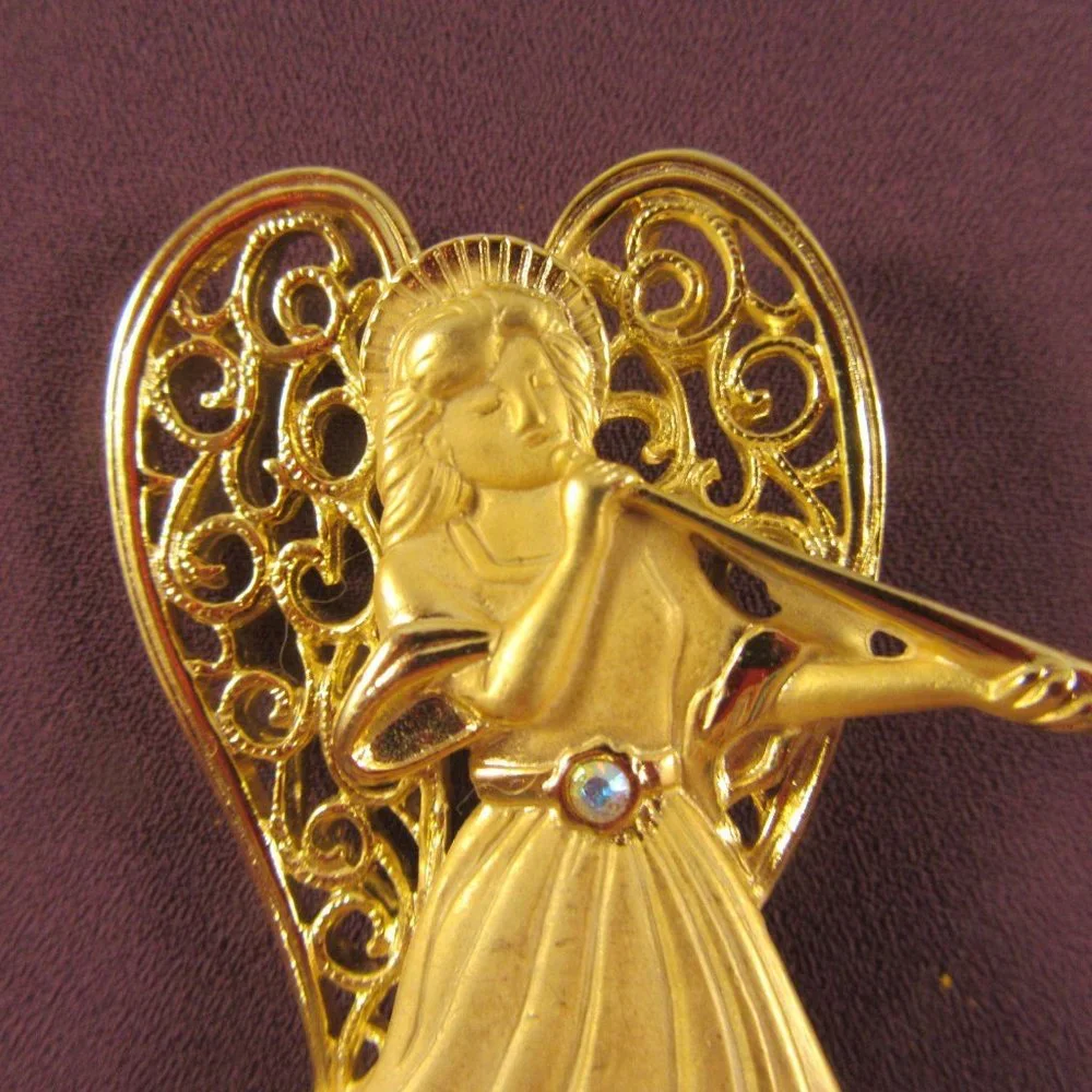 JJ Jonette Jewelry‎ Co Angel brooch gold tone